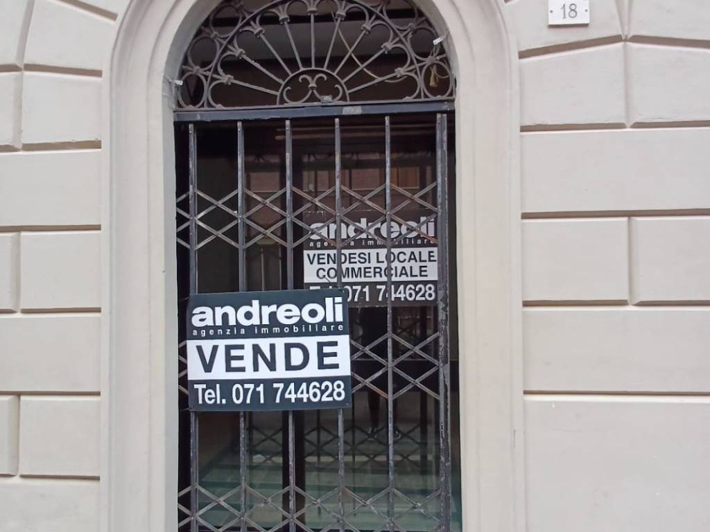 negozio in vendita a Chiaravalle