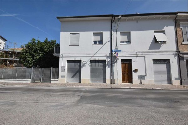 casa semindipendente in vendita a Chiaravalle