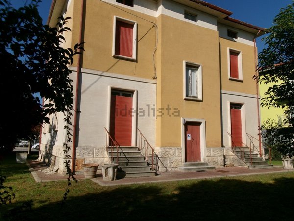 casa indipendente in vendita a Chiaravalle