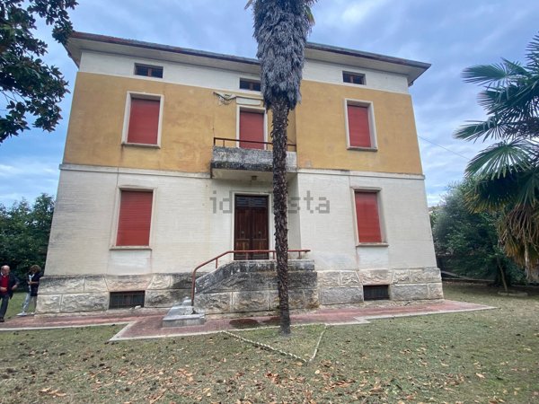 casa indipendente in vendita a Chiaravalle