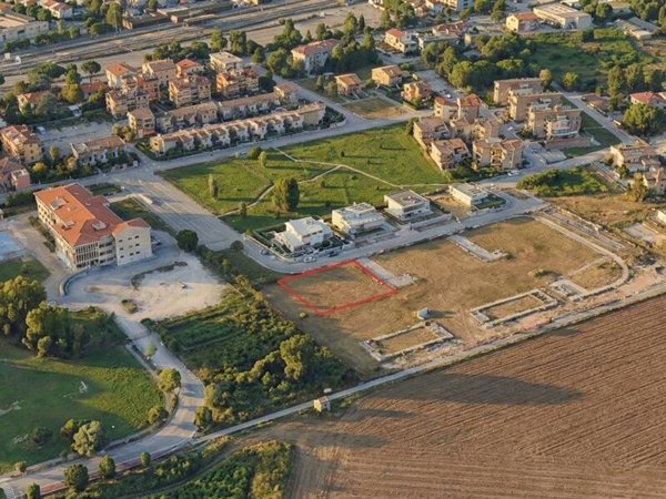 terreno edificabile in vendita a Chiaravalle