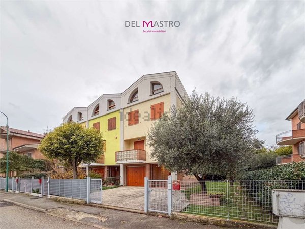 casa indipendente in vendita a Chiaravalle