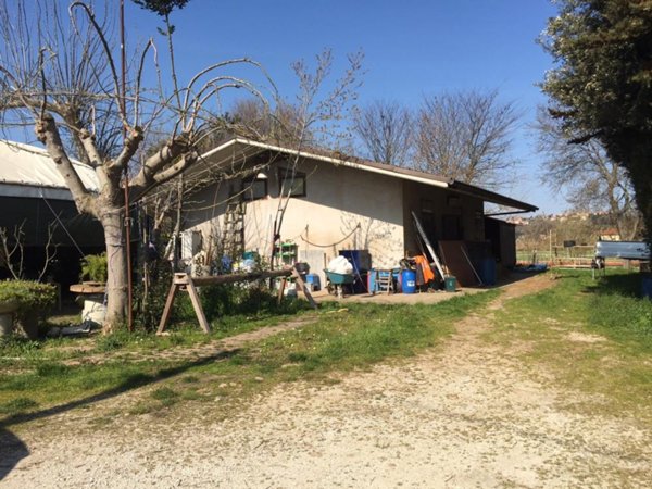 casa indipendente in vendita a Chiaravalle
