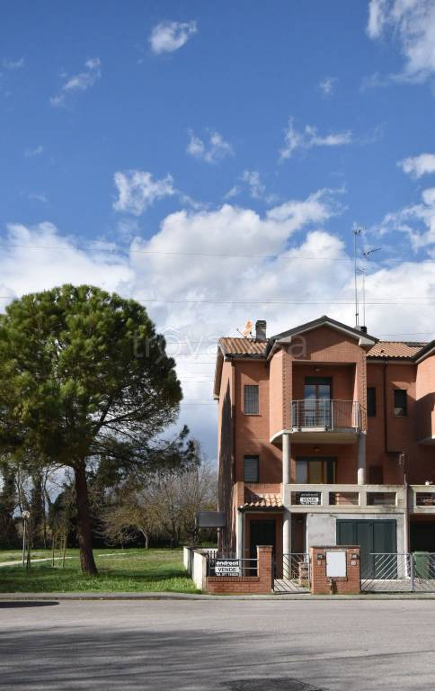 casa indipendente in vendita a Chiaravalle