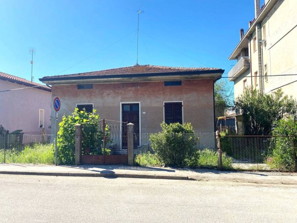 casa indipendente in vendita a Chiaravalle