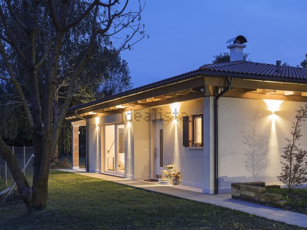 casa indipendente in vendita a Chiaravalle in zona Grancetta
