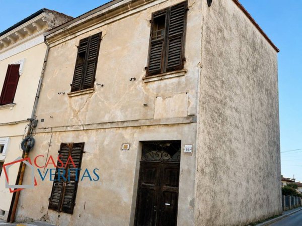 casa indipendente in vendita a Chiaravalle