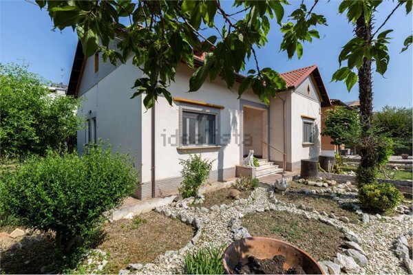 casa indipendente in vendita a Chiaravalle