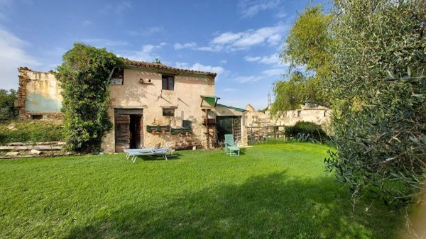 rudere in vendita a Corinaldo