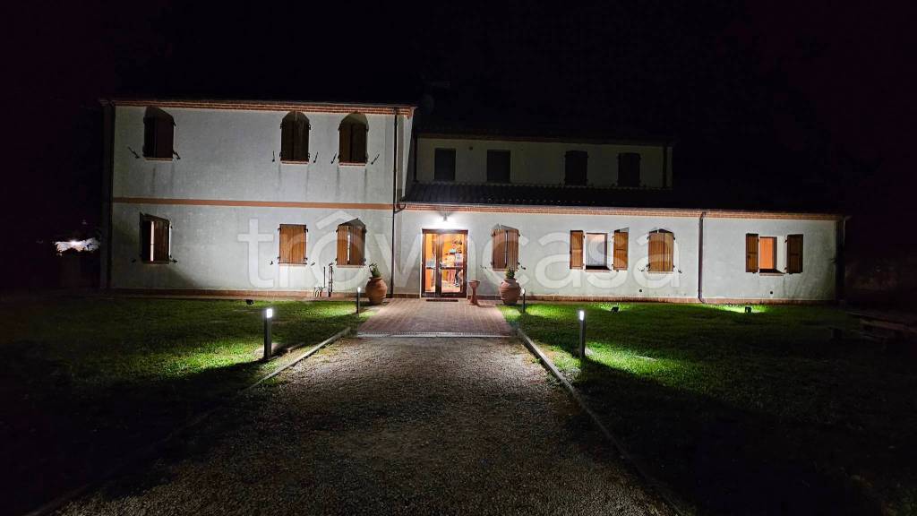 negozio in vendita a Corinaldo in zona Nevola