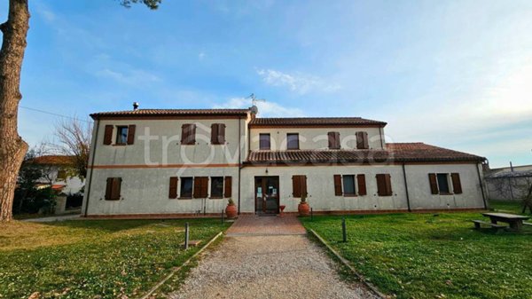 negozio in vendita a Corinaldo in zona Nevola