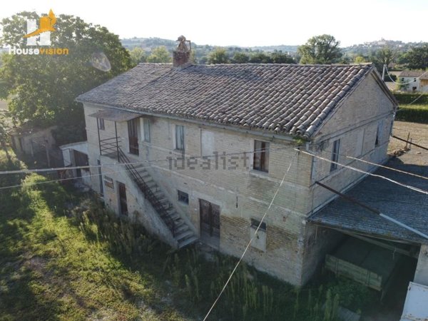 pentavano in vendita a Corinaldo