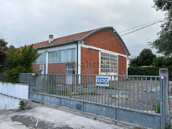 capannone in vendita a Corinaldo