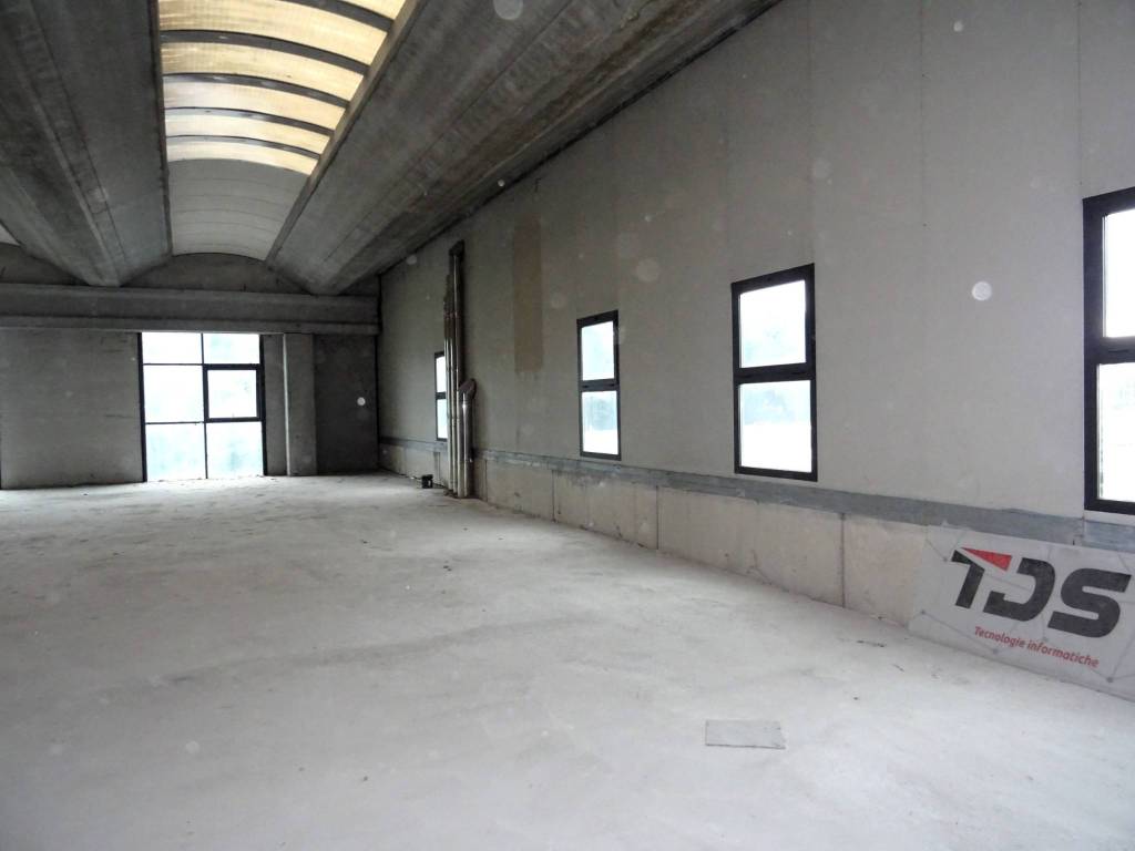 locale commerciale in vendita a Corinaldo