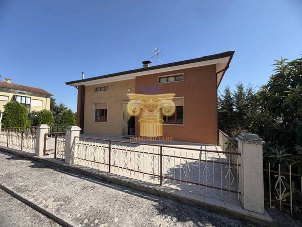 casa indipendente in vendita a Corinaldo