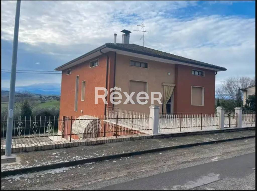 casa indipendente in vendita a Corinaldo