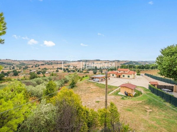 casa indipendente in vendita a Corinaldo in zona Nevola