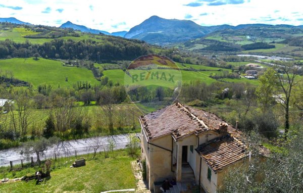 casa indipendente in vendita a Cupramontana