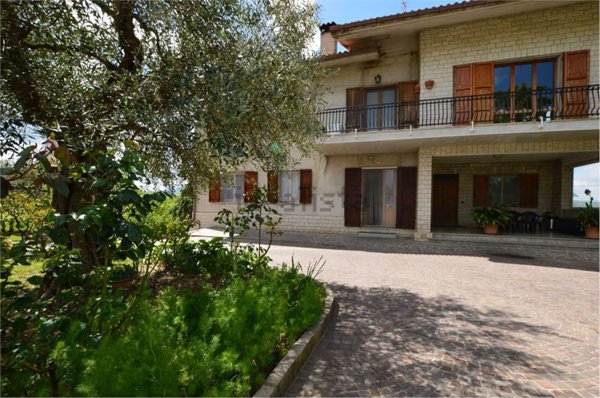 casa indipendente in vendita a Cupramontana