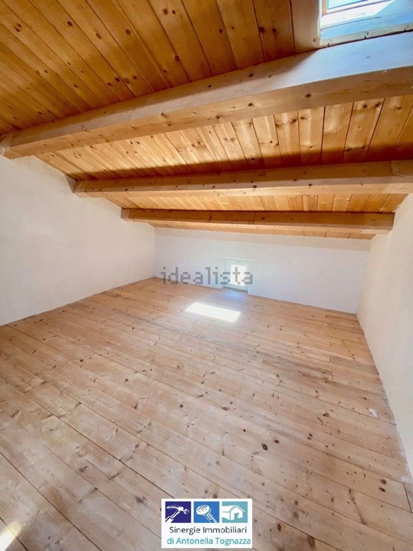 casa indipendente in vendita a Cupramontana