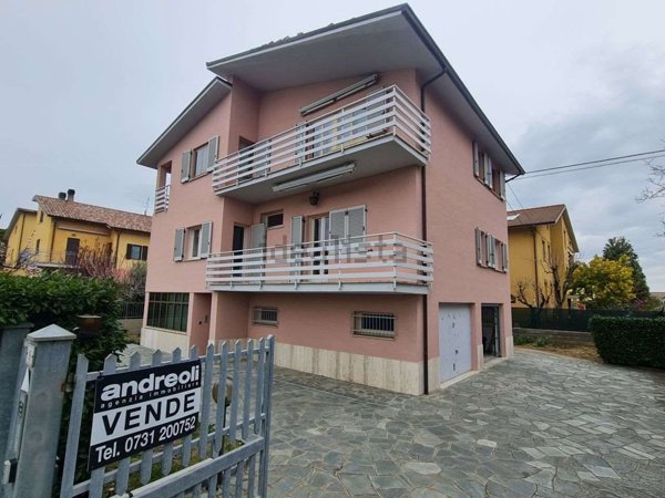 casa indipendente in vendita a Cupramontana