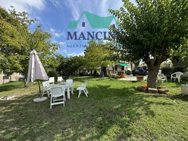 casa indipendente in vendita a Cupramontana