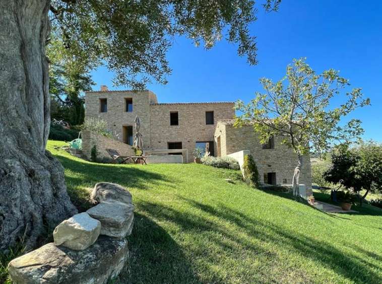 casa indipendente in vendita a Cupramontana
