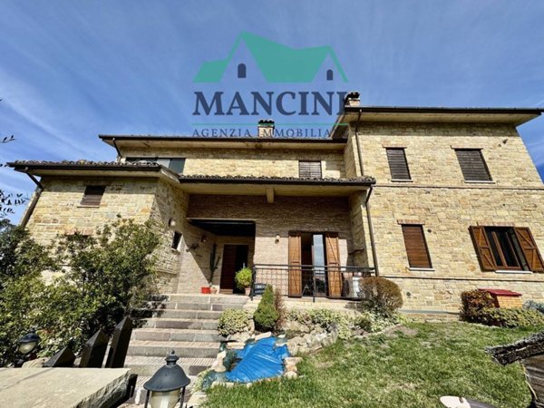 casa indipendente in vendita a Cupramontana