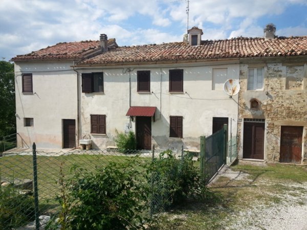 casa indipendente in vendita a Cupramontana