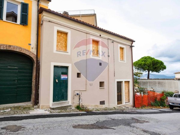 casa indipendente in vendita a Cupramontana