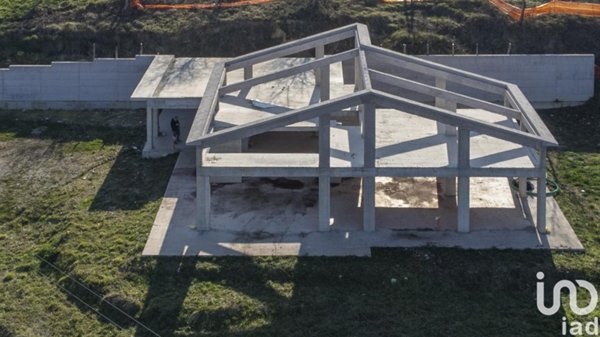 casa indipendente in vendita a Cupramontana