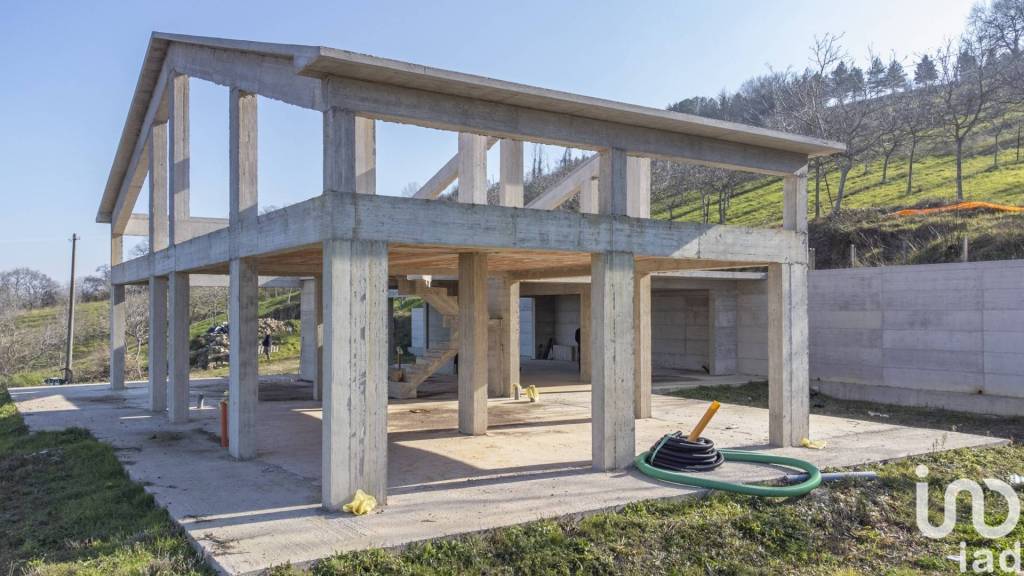 casa indipendente in vendita a Cupramontana