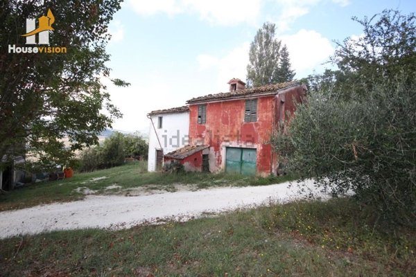 casa indipendente in vendita a Cupramontana