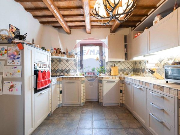 casa indipendente in vendita a Cupramontana