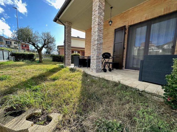 casa indipendente in vendita a Cupramontana