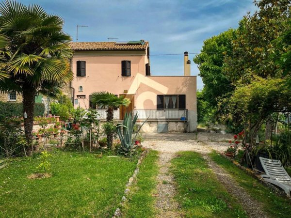 casa indipendente in vendita a Cupramontana