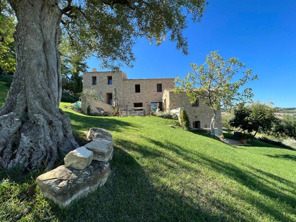 casa indipendente in vendita a Cupramontana