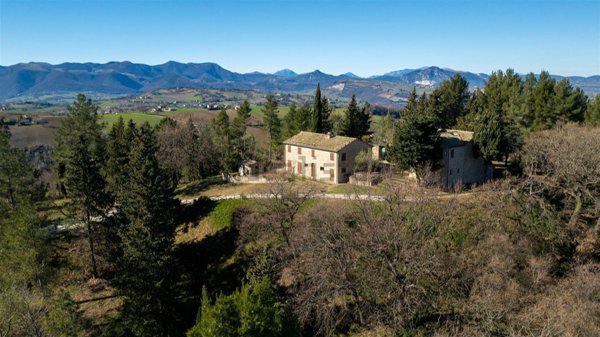 casa indipendente in vendita a Cupramontana