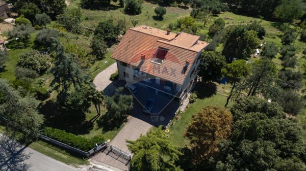 casa indipendente in vendita a Cupramontana