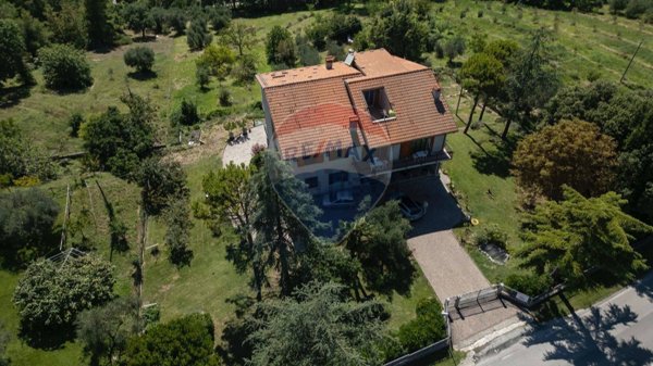 casa indipendente in vendita a Cupramontana