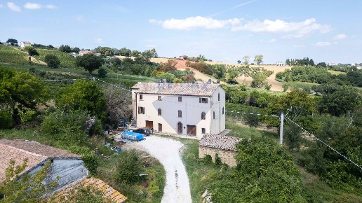 casa semindipendente in vendita a Cupramontana