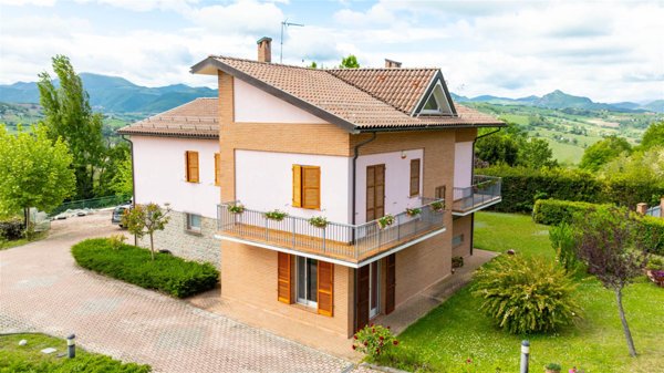 casa indipendente in vendita a Cupramontana