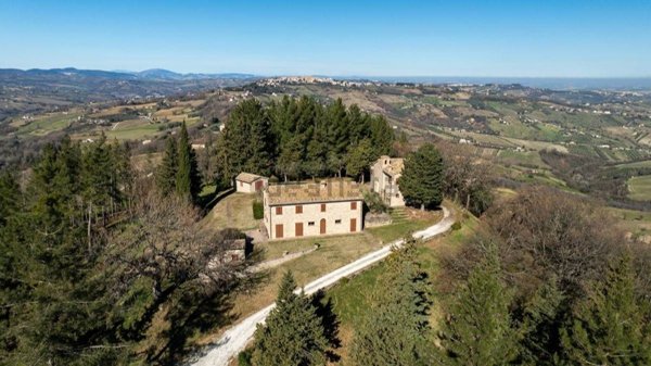 casa indipendente in vendita a Cupramontana