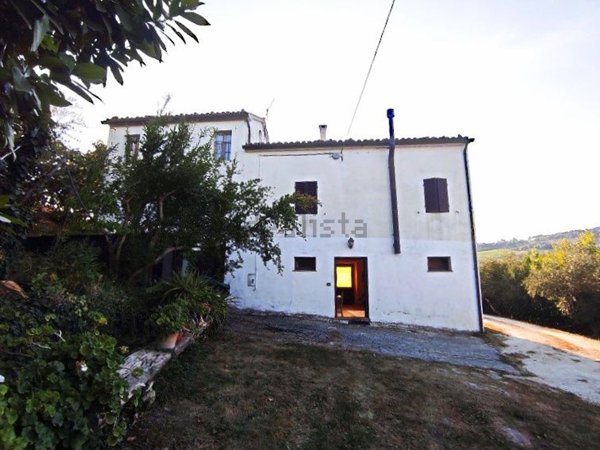 casa indipendente in vendita a Cupramontana