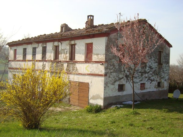 casa indipendente in vendita a Cupramontana