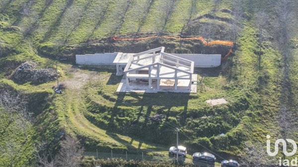 casa indipendente in vendita a Cupramontana