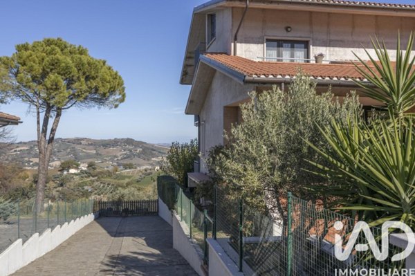 casa indipendente in vendita a Cupramontana in zona Poggio Cupro