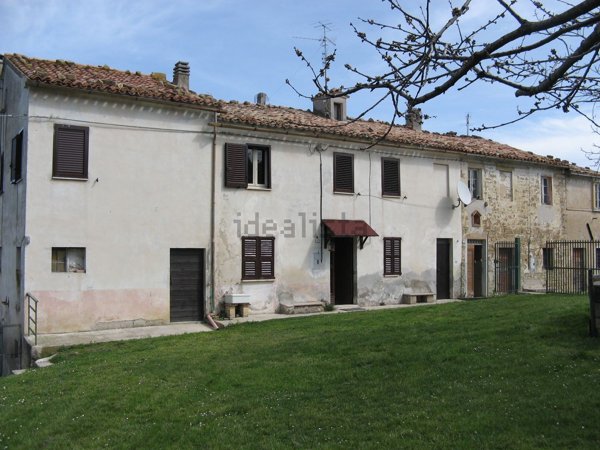 casa indipendente in vendita a Cupramontana