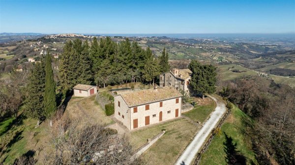 casa indipendente in vendita a Cupramontana