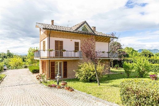 casa indipendente in vendita a Cupramontana